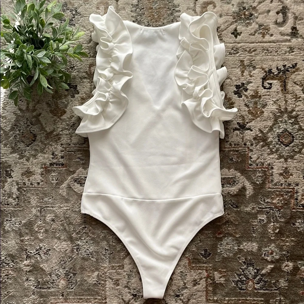 Forever 21 White Ruffled Bodysuit Top - Picture 2 of 4